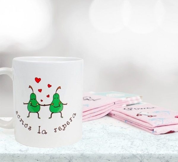 Caja Regalo Taza con medias personalizadas Dia del amigo
