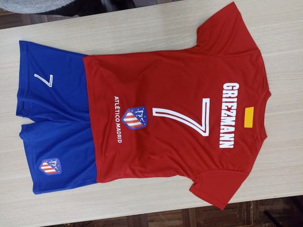 Equipode futbol atletico de madrid A Griezmann para niño