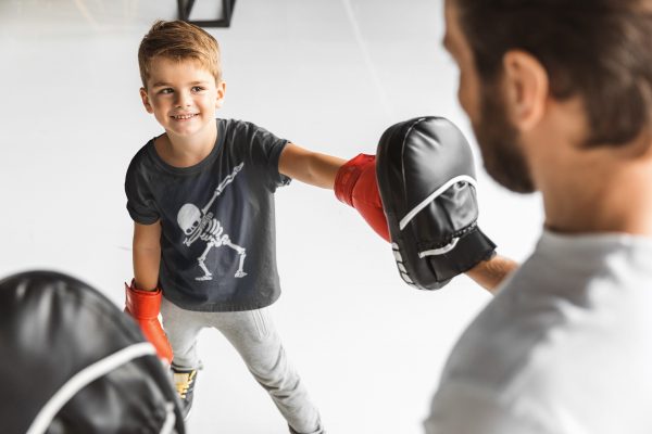 Indumentaria deportiva Boxeo camiseta, short y accesorios